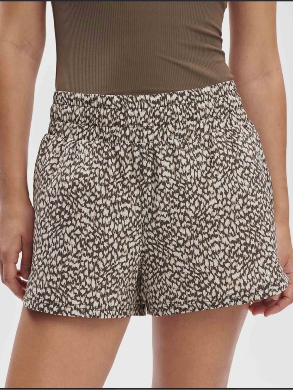 Varley Kallie 3” Mid Rise Running shorts Mottled‎ Feather Brown Tan Size Medium